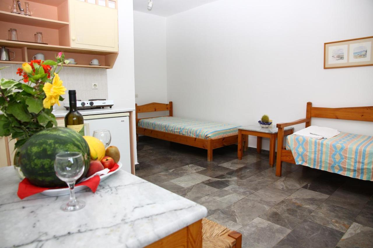 Camari Garden Hotel Apartments Gerani  Exterior photo